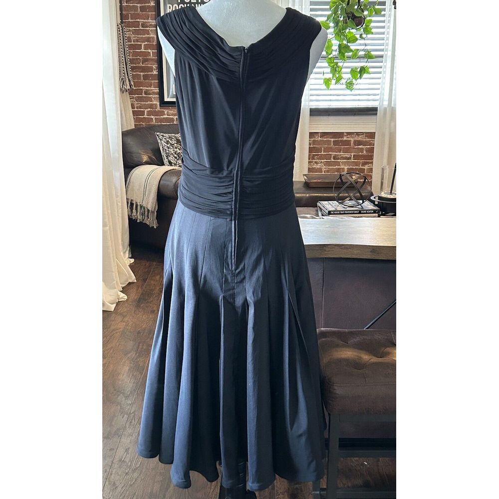 Adrianna Papell Dress Women's 14 Black V Neck Sleeveless Pleated Cocktail LBD - Picture 4 of 6